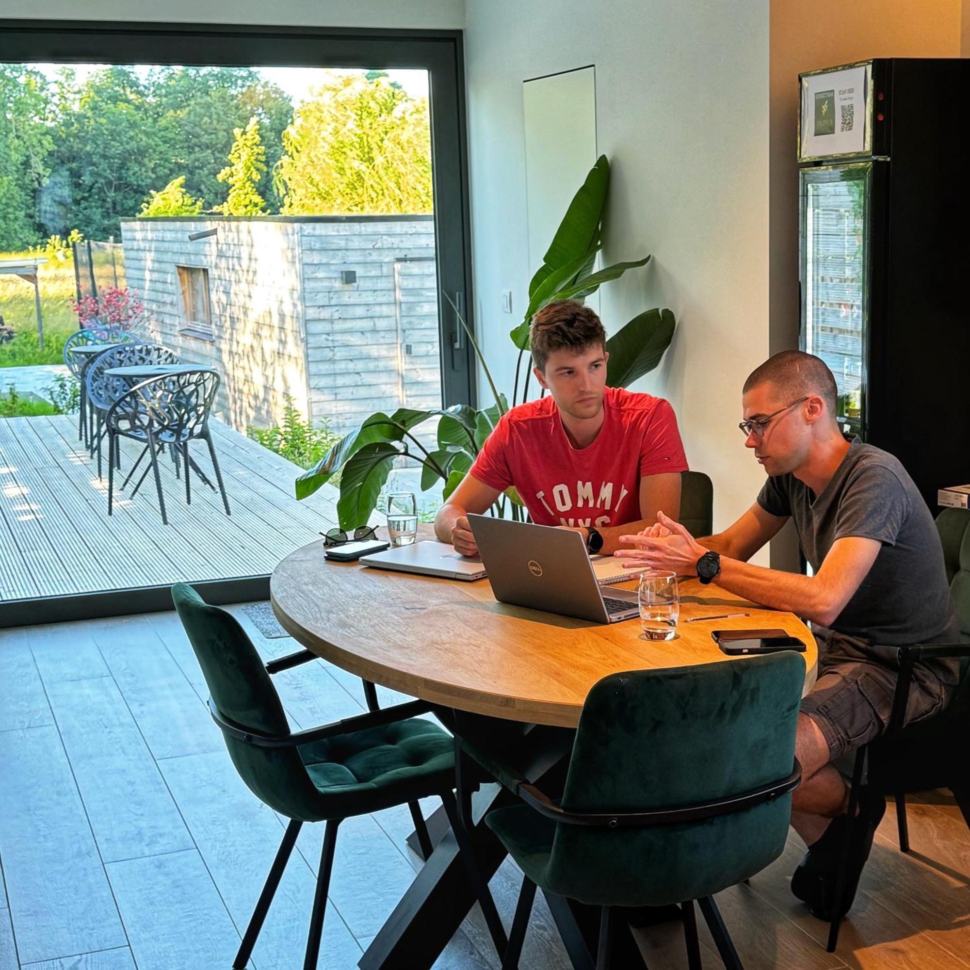 Inova Guesthouse Hasselt Bagian luar foto