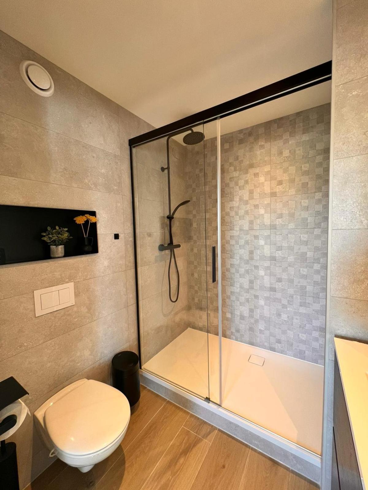 Inova Guesthouse Hasselt Bagian luar foto