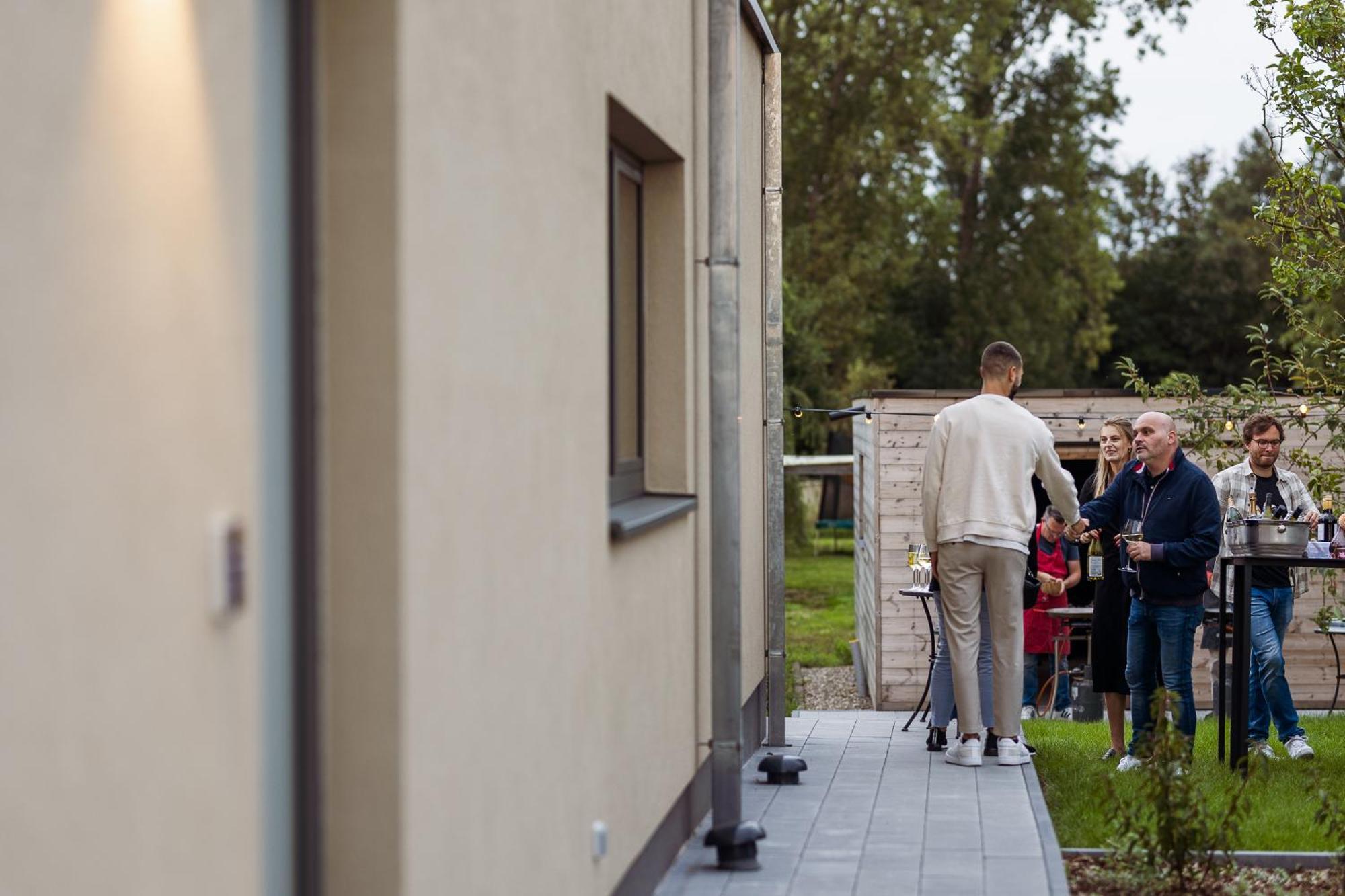 Inova Guesthouse Hasselt Bagian luar foto