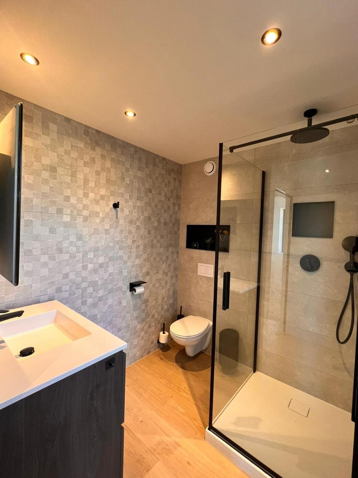 Inova Guesthouse Hasselt Bagian luar foto