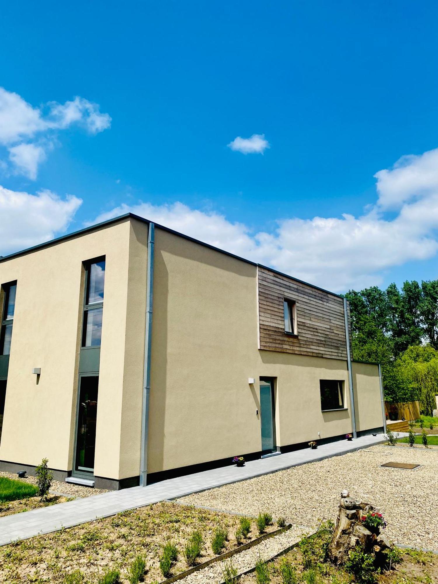 Inova Guesthouse Hasselt Bagian luar foto