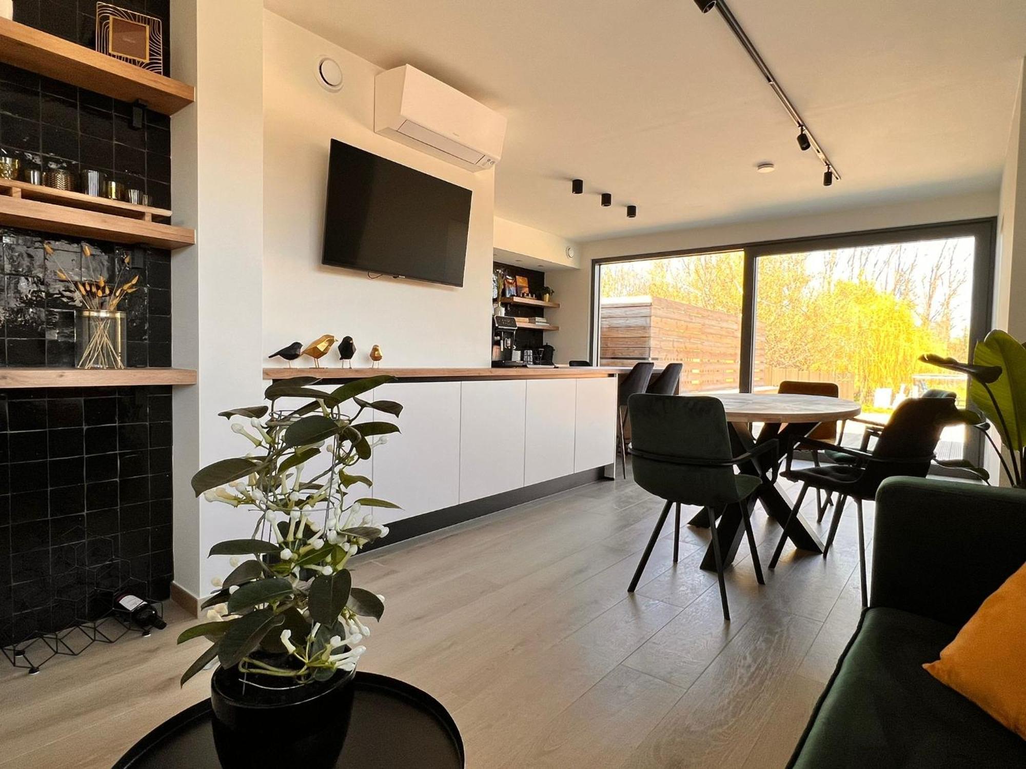 Inova Guesthouse Hasselt Bagian luar foto